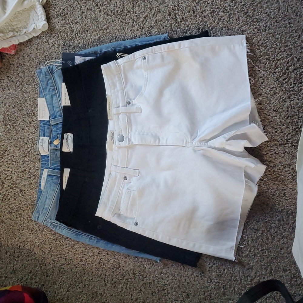 Universal Thread Jean Shorts White and Black Frayed Hem